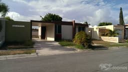 casa de 3 curtos y 2 baños ,marquesina ,verjas alrededor en cemento.